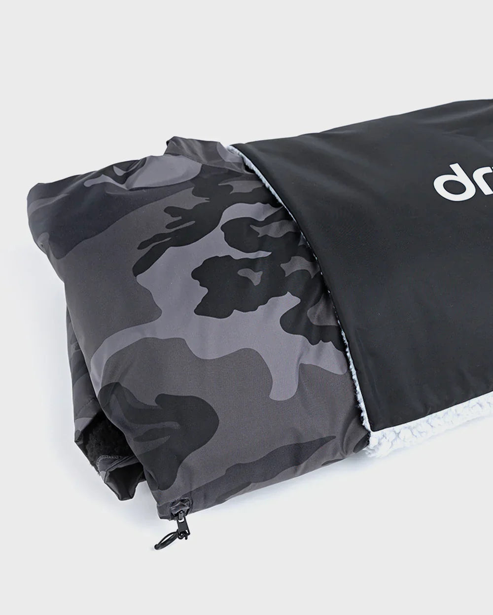 Dryrobe® CUSHION COVER - BLACK/RED